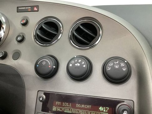 Used 2007 Pontiac Solstice Base w/ Premium Package image 21