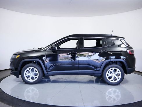 Used 2024 Jeep Compass Latitude image 14
