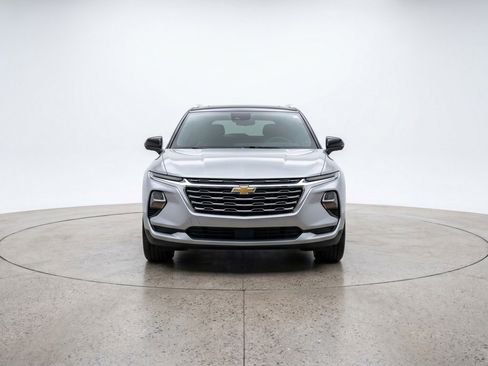Used 2025 Chevrolet Equinox LT FWD image 2