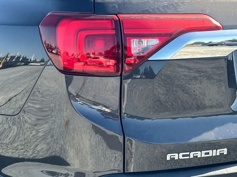 Used 2018 GMC Acadia SLE FWD image 13