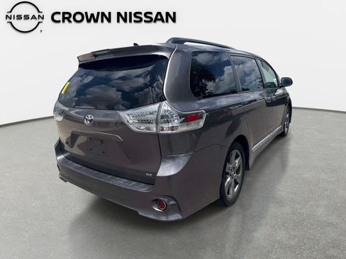 Used 2019 Toyota Sienna SE FWD image 8