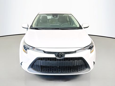 Used 2022 Toyota Corolla LE FWD image 2