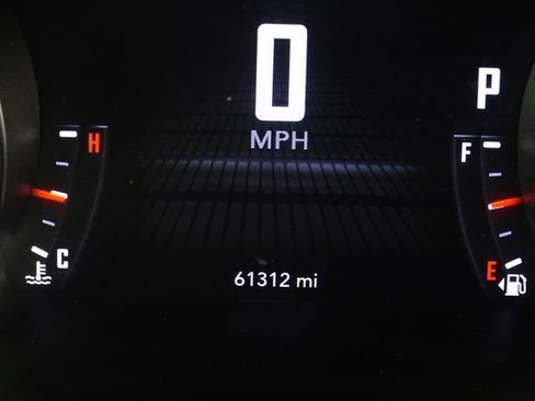 Used 2019 Dodge Challenger SXT image 32