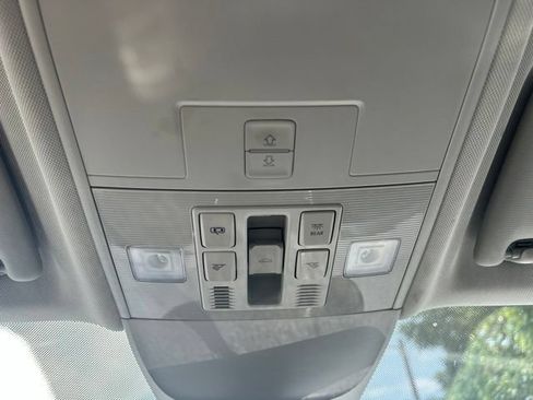 Used 2022 Volkswagen Taos SEL FWD image 32