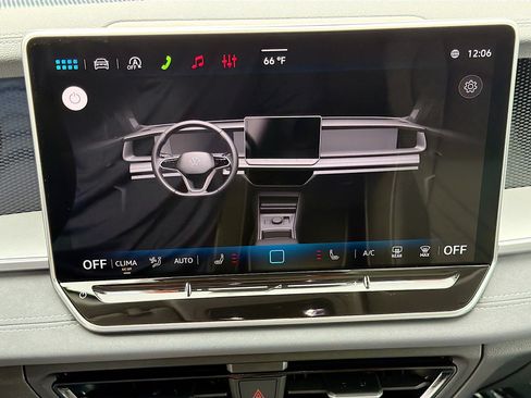 Used 2026 Volkswagen Tiguan SE FWD image 34