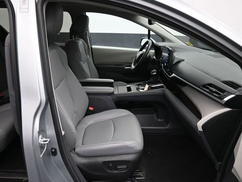 Certified 2024 Toyota Sienna XLE AWD/4WD image 27