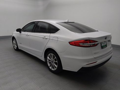 Used 2019 Ford Fusion SE FWD image 3