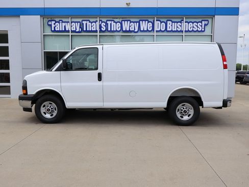 New 2026 GMC Savana 2500 w/ Enhanced Convenience Package RWD image 7