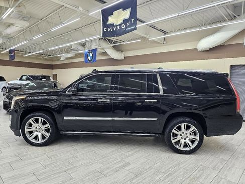 Used 2017 Cadillac Escalade ESV Premium Luxury image 9