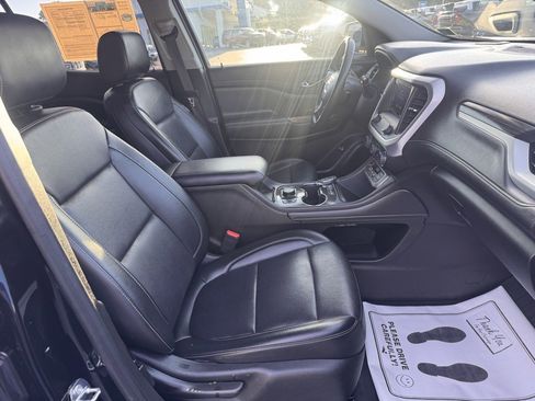 Used 2023 GMC Acadia SLT image 29