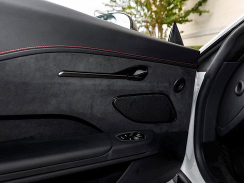 Used 2025 Aston Martin V8 Vantage Coupe image 52