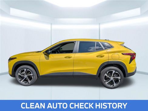 Used 2024 Chevrolet Trax RS w/ Driver Confidence Package FWD image 2