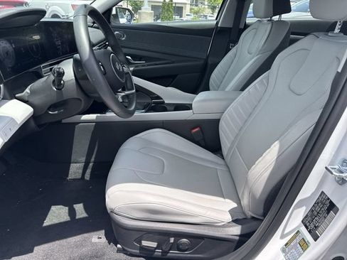 Used 2025 Hyundai Elantra Limited FWD image 9