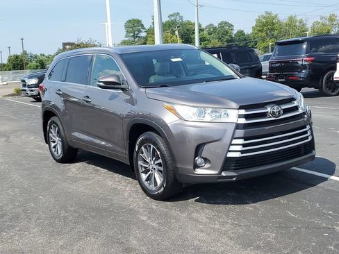 Used 2017 Toyota Highlander XLE AWD/4WD image 33