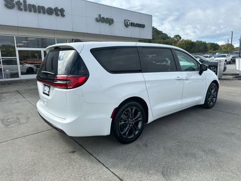 New 2026 Chrysler Pacifica Select image 7