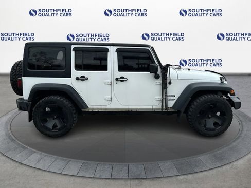 Used 2017 Jeep Wrangler Unlimited Sport w/ Connectivity Group AWD/4WD image 8