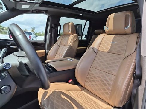 Used 2024 Cadillac Escalade ESV Premium Luxury image 17