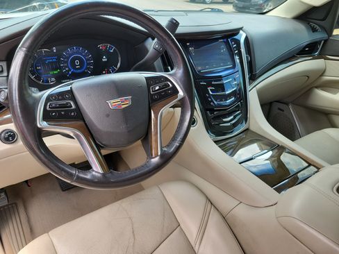 Used 2018 Cadillac Escalade Luxury AWD/4WD image 11