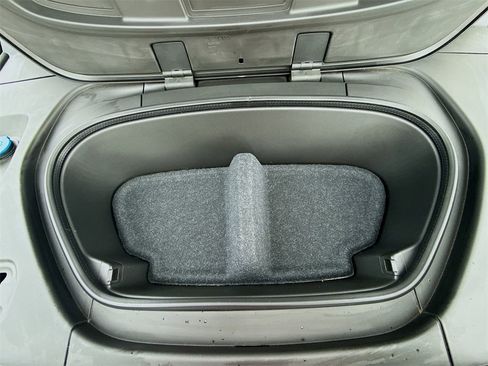 Used 2023 Volvo XC40 Recharge Plus image 32