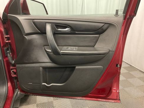 Used 2015 Chevrolet Traverse LT image 30