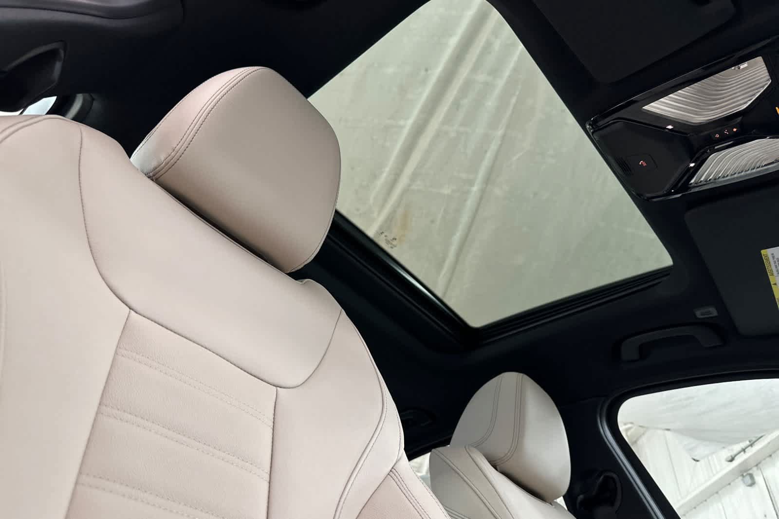 Used 2026 BMW 330i Sedan w/ Premium Package RWD image 16