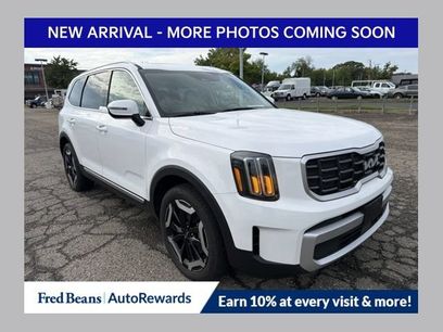 Used 2024 Kia Telluride S w/ S Sunroof Package