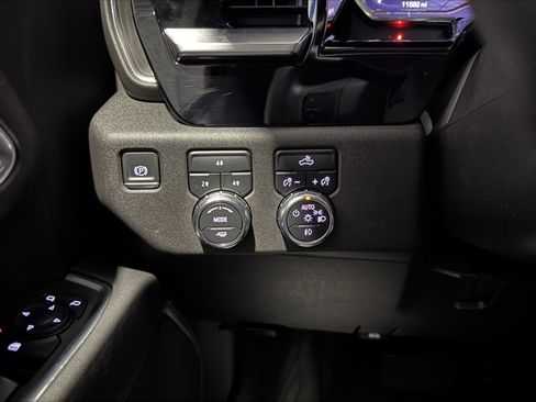 Used 2025 GMC Sierra 3500 SLE w/ SLE Value Package image 17