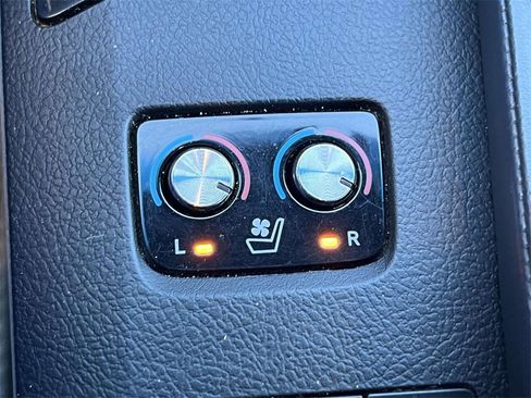 Used 2014 Toyota Avalon Limited image 26