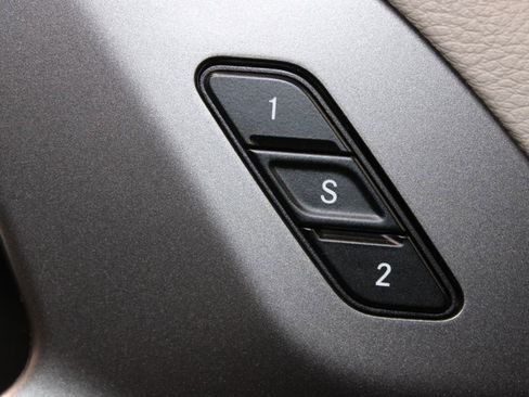 Used 2023 Chrysler Pacifica Touring-L FWD image 49