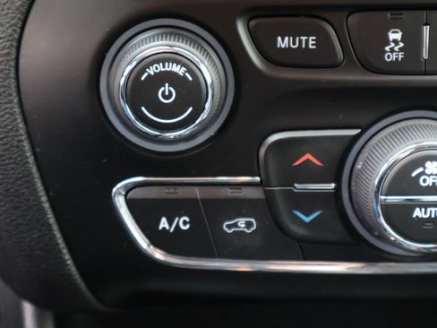 Used 2019 Jeep Cherokee Limited w/ Luxury Group image 31