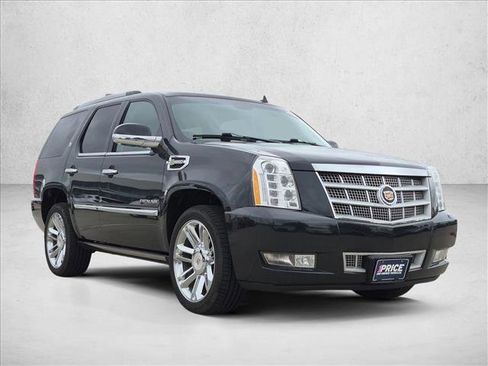 Used 2013 Cadillac Escalade Platinum AWD/4WD image 3