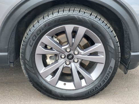 Used 2023 Ford Explorer XLT w/ Equipment Group 202A AWD/4WD image 8