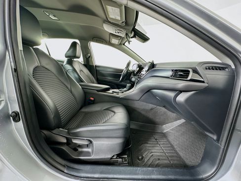 Used 2022 Toyota Camry SE image 29