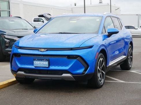 Used 2025 Chevrolet Equinox EV LT w/ Convenience Package image 3