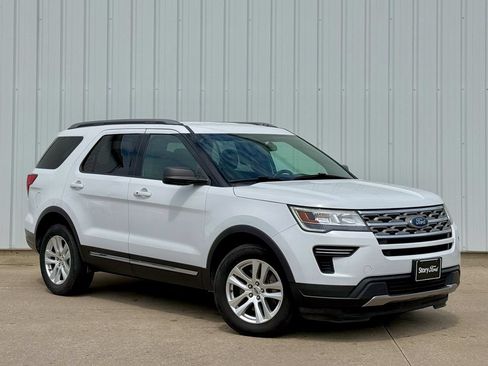 Used 2018 Ford Explorer XLT AWD/4WD image 8