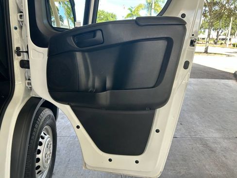 Used 2025 RAM ProMaster 2500 w/ Convenience Group FWD image 23