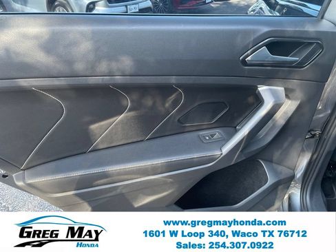 Used 2024 Volkswagen Tiguan SE w/ Panoramic Sunroof Package FWD image 25