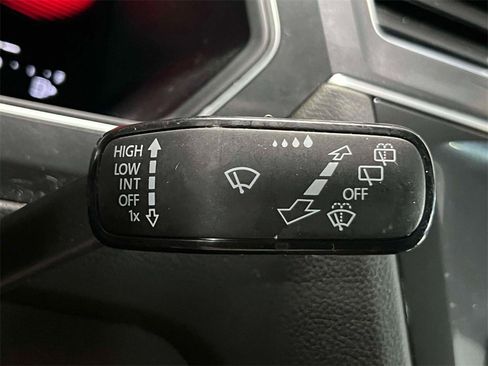 Used 2023 Volkswagen Tiguan SE R-Line image 27