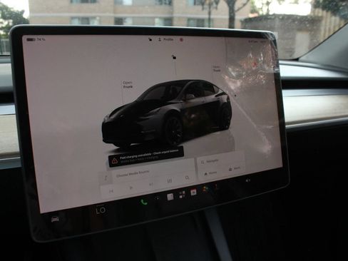 Used 2022 Tesla Model Y Long Range AWD/4WD image 29