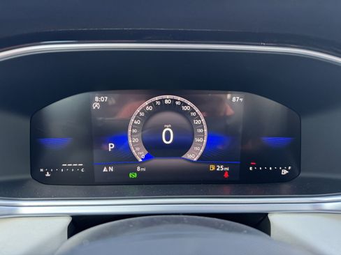 New 2025 Volkswagen Taos SE image 28