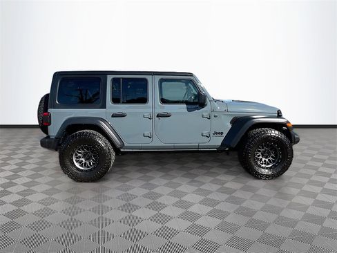 Used 2024 Jeep Wrangler Sport S image 8