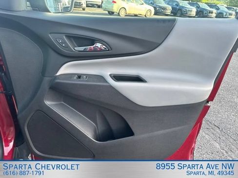 Used 2018 Chevrolet Equinox LT w/ Sun & Infotainment Package AWD/4WD image 26