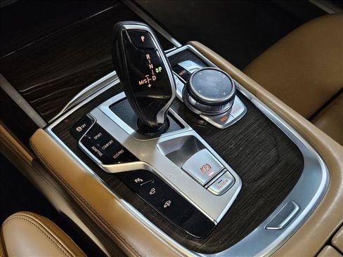 Used 2022 BMW 740i xDrive w/ Premium Package AWD/4WD image 12