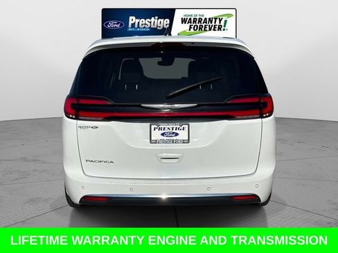Used 2024 Chrysler Pacifica Touring-L FWD image 5