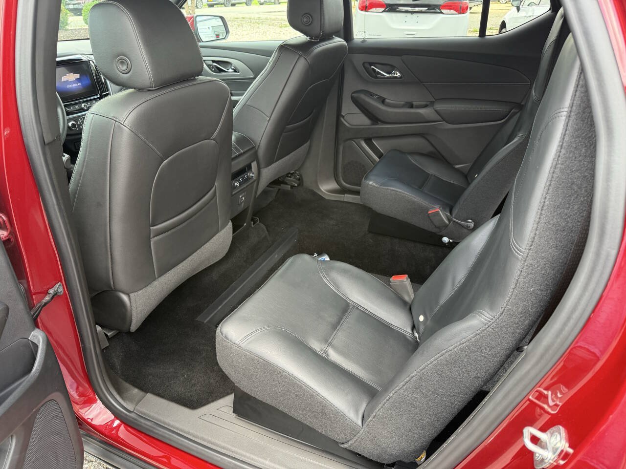 Used 2022 Chevrolet Traverse LT FWD image 18