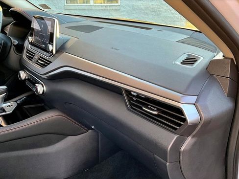 Certified 2025 Nissan Altima 2.5 SR image 16