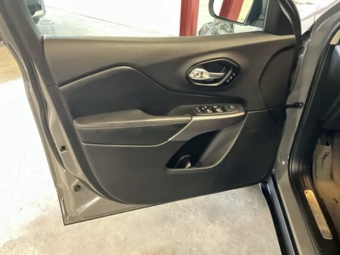 Used 2021 Jeep Cherokee Limited w/ Elite Package image 10