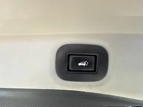 Used 2018 Nissan Rogue SV AWD/4WD image 29