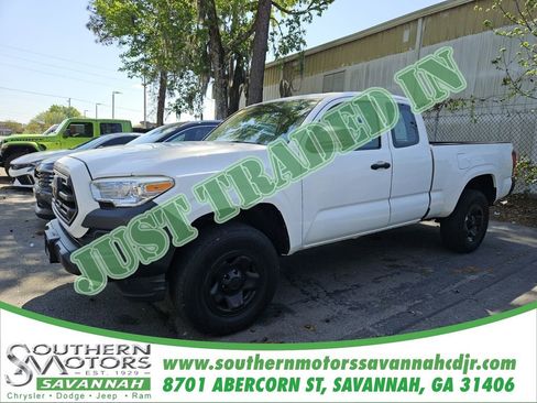 Used 2018 Toyota Tacoma SR image 1