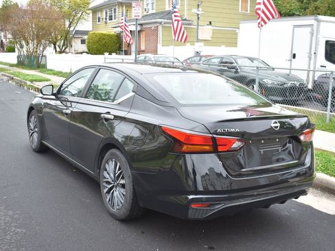 Used 2025 Nissan Altima 2.5 SV FWD image 8